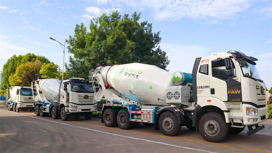 秋高氣爽，再傳捷報！50臺凌宇混動攪拌車奔赴華東，盡顯靚麗風采