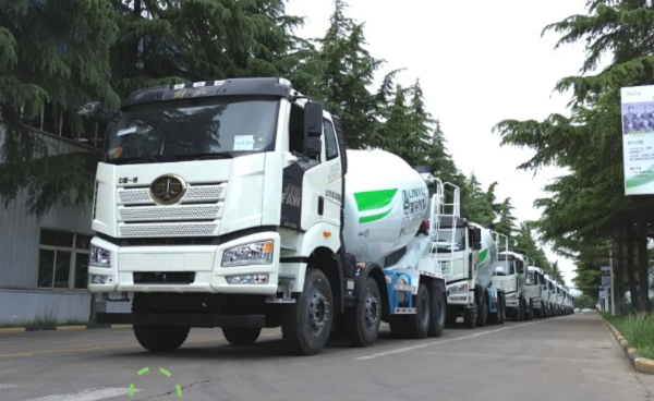 【發(fā)車(chē)新聞】看！TA們列隊(duì)成行，趕上春夏交接的“末班車(chē)”！