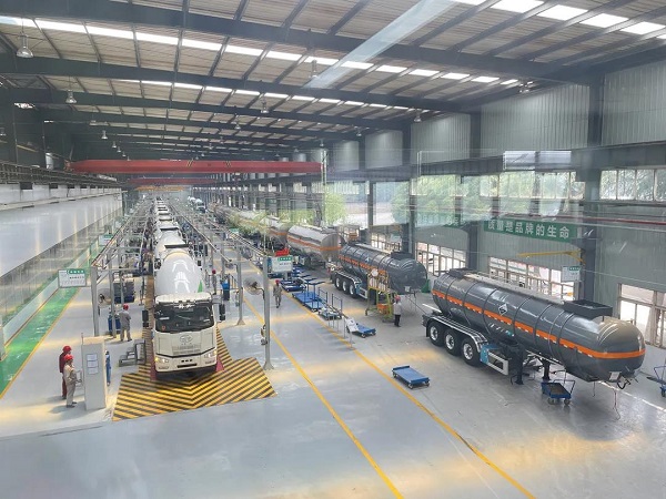 堅守一線戰(zhàn)高溫，齊心協(xié)力保生產(chǎn)