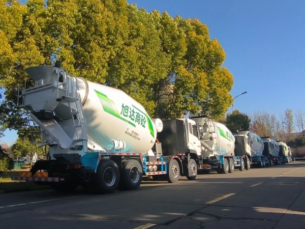 綠動荊楚，駕馭未來——中集凌宇新能源攪拌車批量交付湖北，開啟綠色建設(shè)新篇章